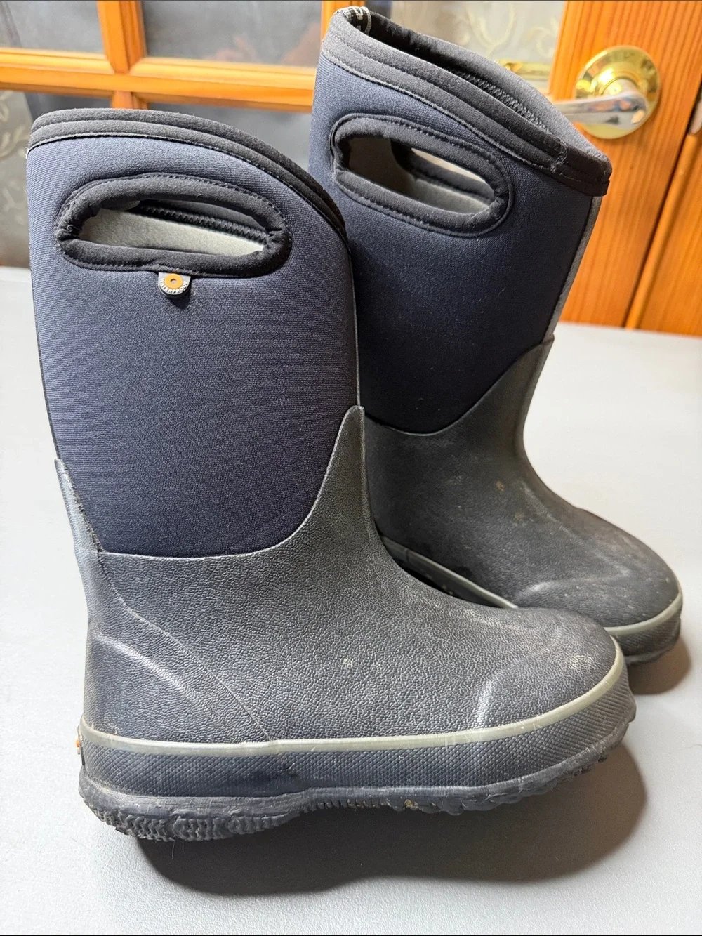 Kid’s Black Bogs Waterproof Pull-On Rain Boots. Size: 13